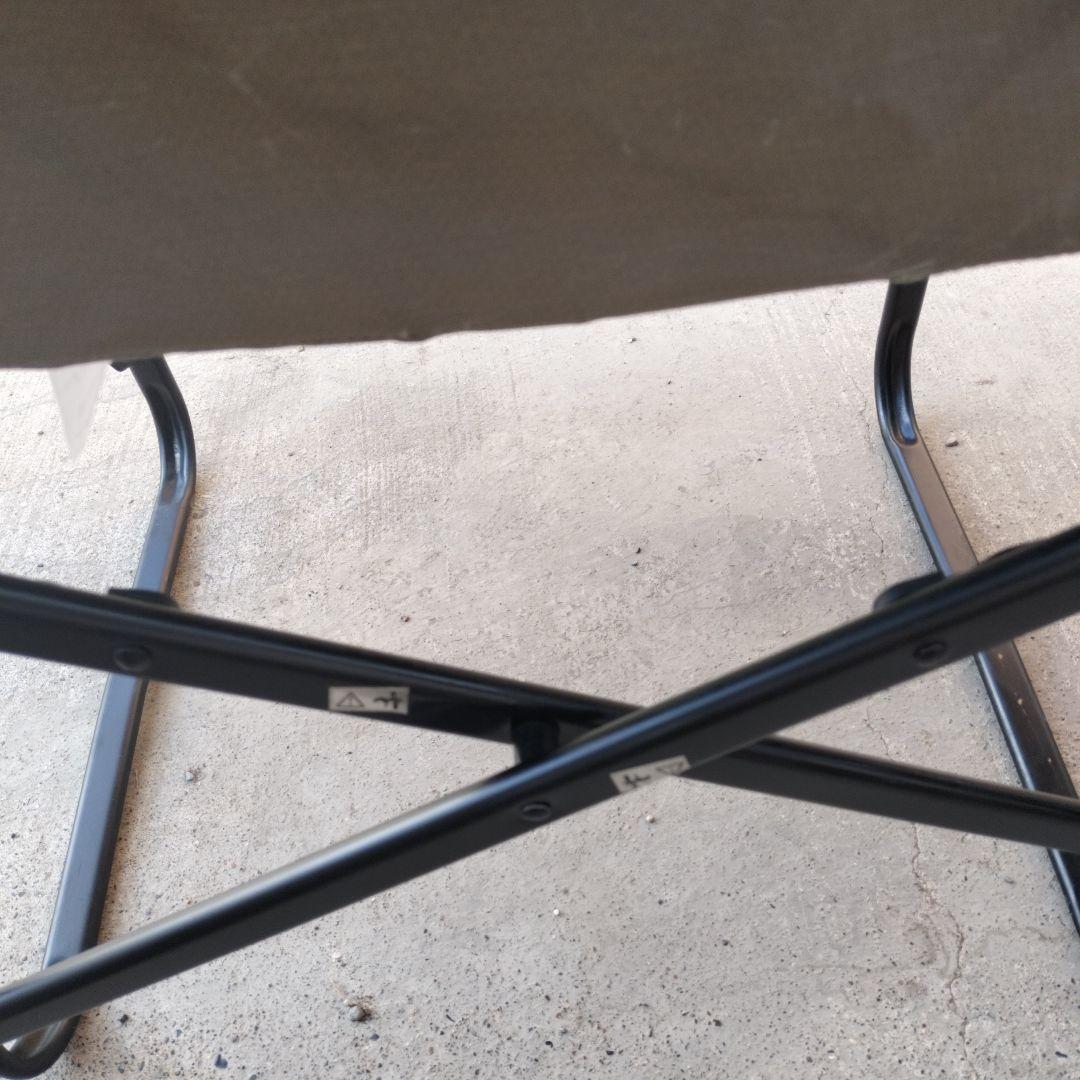 コールマンディレクターズチェア　2脚　薄いカーキ色