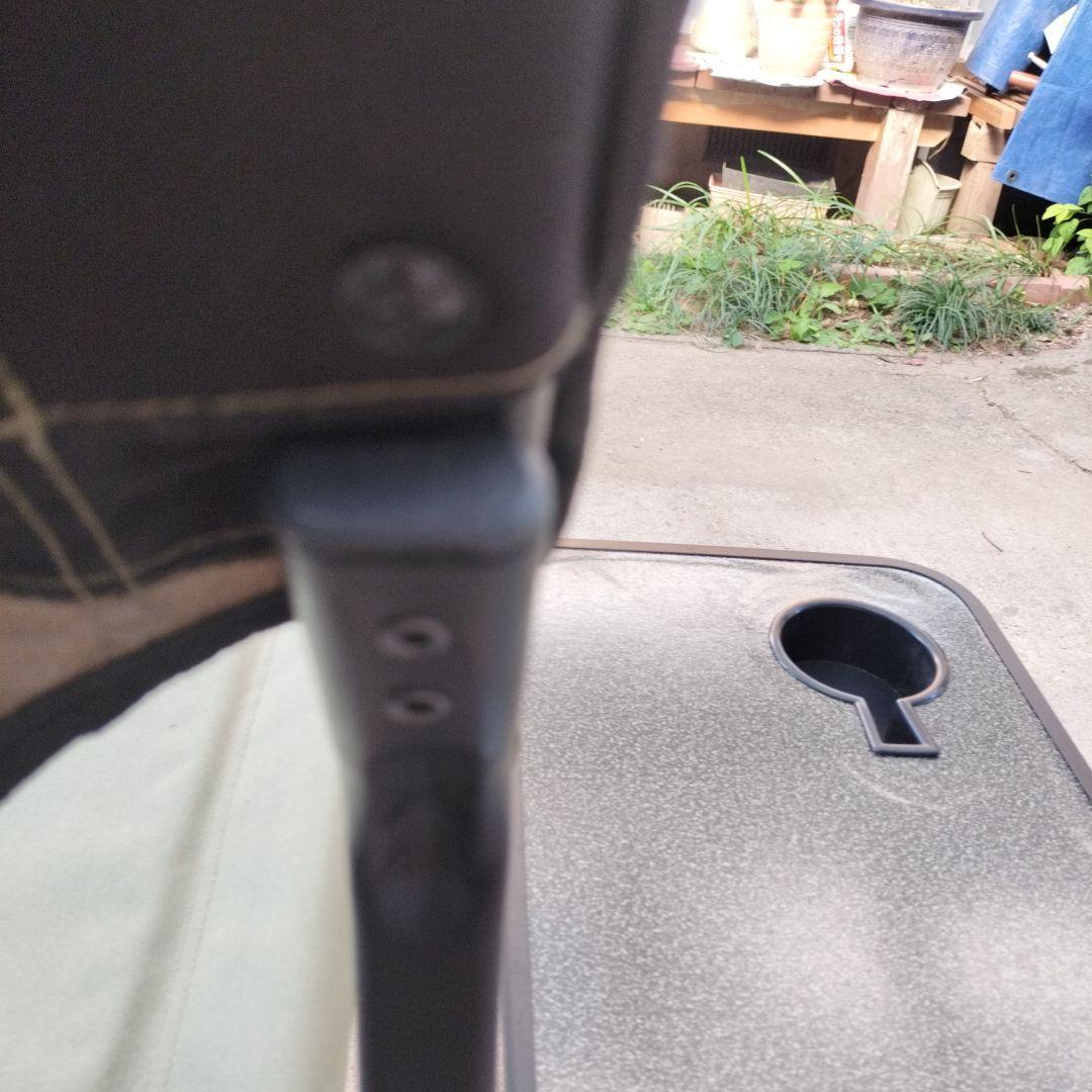 コールマンディレクターズチェア　2脚　薄いカーキ色