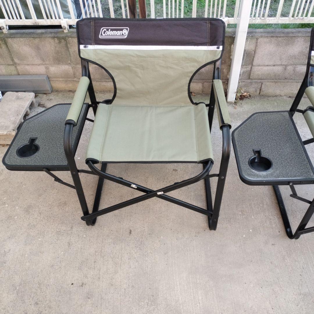 コールマンディレクターズチェア　2脚　薄いカーキ色