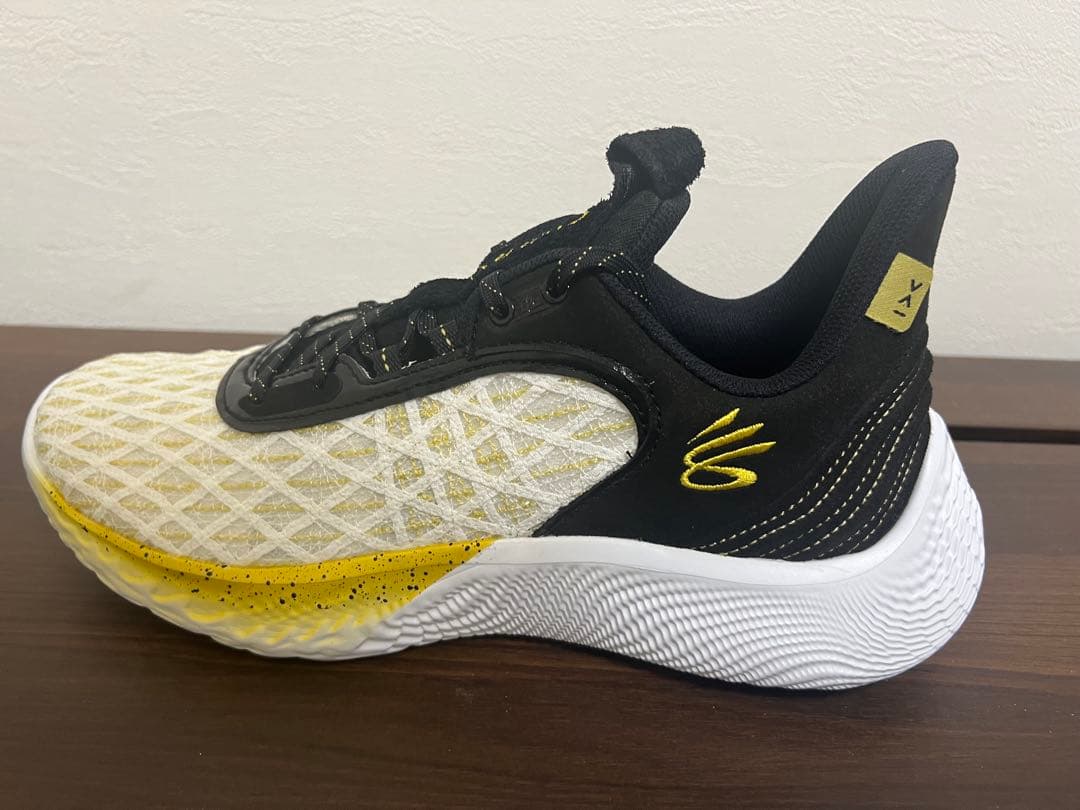 UA Curry Flow 9 新品 バッシュ 29.5cm 箱破損あり
