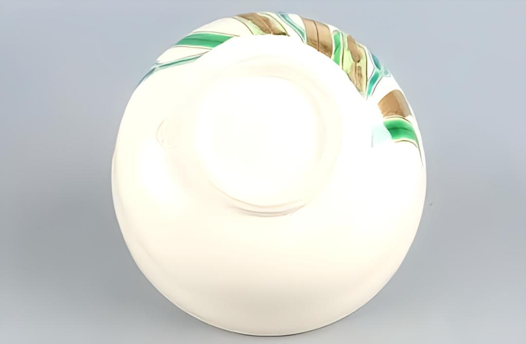 中村能久 色絵菖蒲茶碗　　栞、共箱。