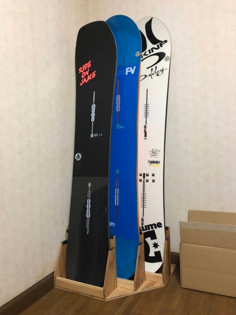 スノーボードスタンドラック　３本用　右側用　カラーウォルナット　ハンドメイド