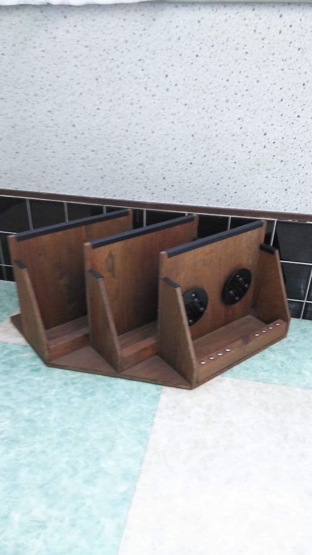 スノーボードスタンドラック　３本用　右側用　カラーウォルナット　ハンドメイド