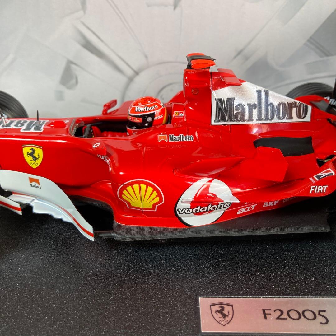 ホットウィール1/18フェラーリ F2005 Mシューマッハ