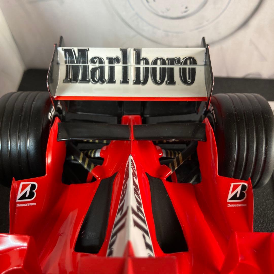 ホットウィール1/18フェラーリ F2005 Mシューマッハ