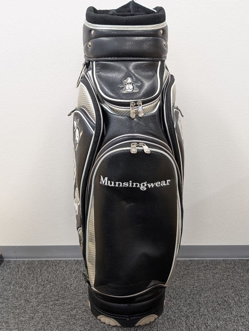 【Munsingwear】 キャディバッグ ブラック・シルバー