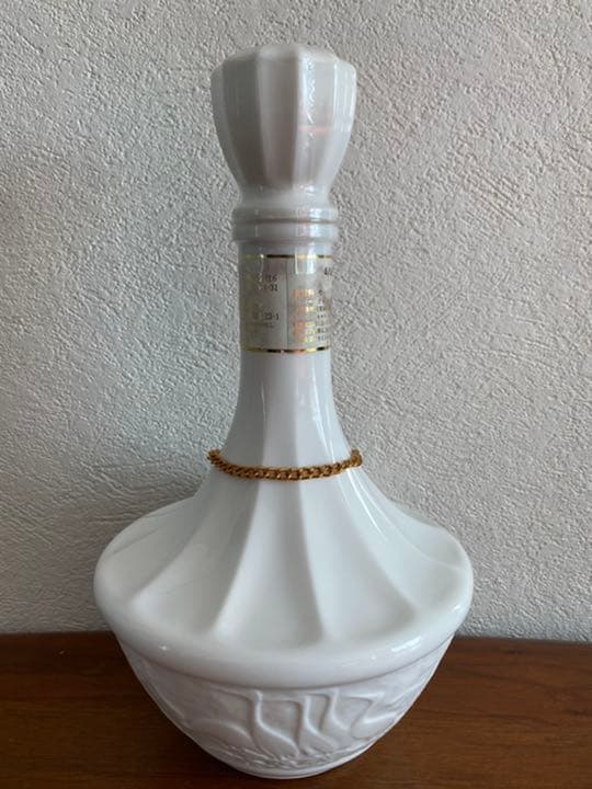 ニッカウヰスキー　鶴17年　陶器ボトル  新品未開封