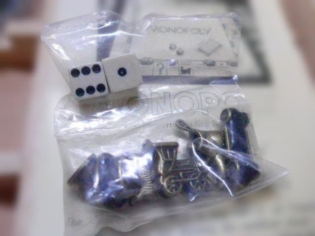 とても高価な英国製ノスタルジーMONOPOLY 木製箱版。未使用品