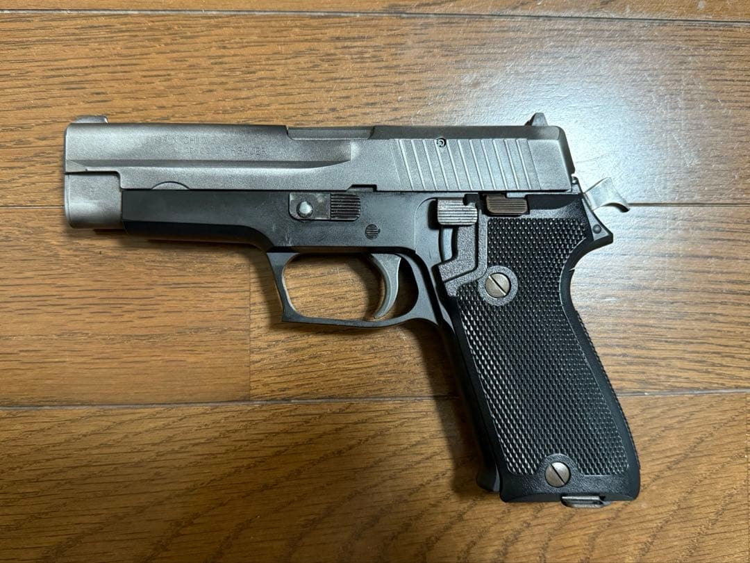 タナカ　ガスガン　陸上自衛隊　9mm拳銃　P220IC 予備マガジン付き