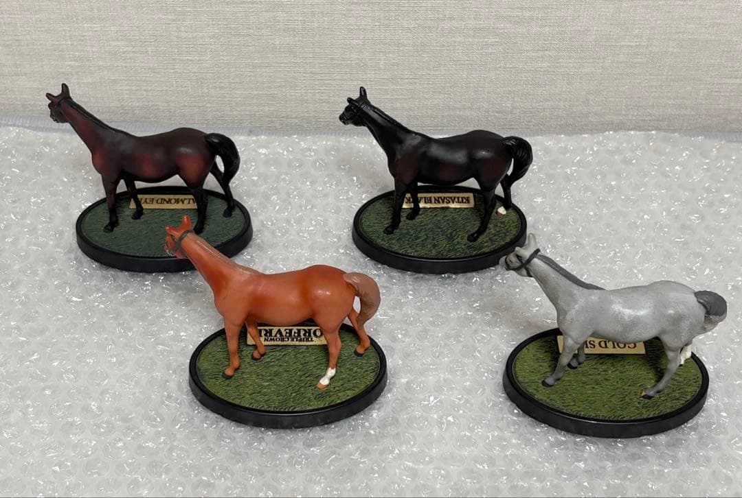 アーモンドアイ＆オルフェーヴル＆キタサンブラック＆ゴールドシップ フィギュア