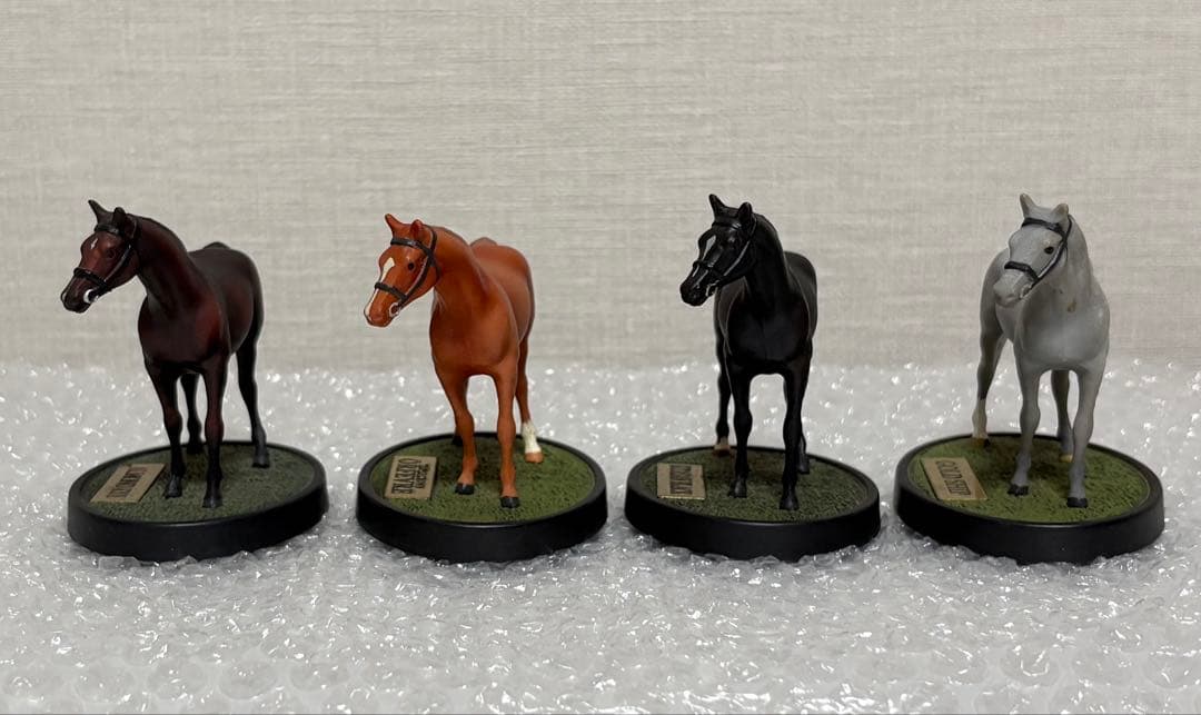 アーモンドアイ＆オルフェーヴル＆キタサンブラック＆ゴールドシップ フィギュア