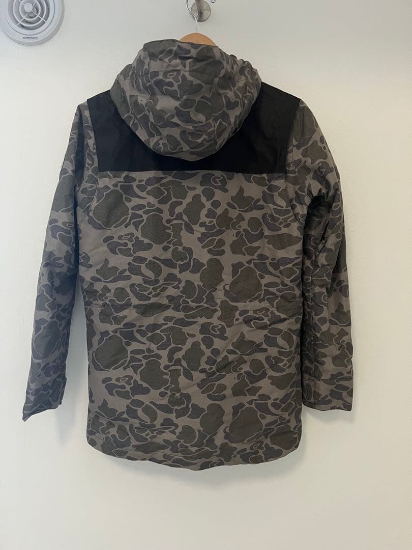 BURTON スノーボードジャケット フード付き 上着 カモフラ S