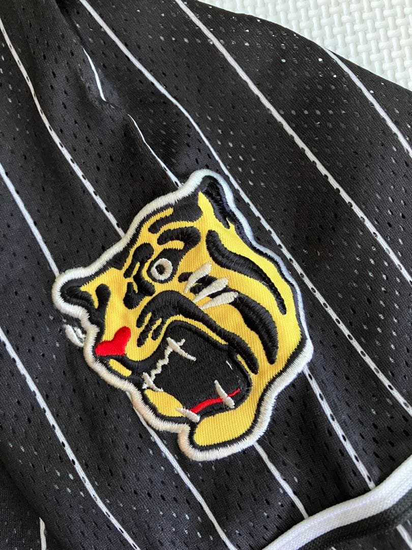 阪神タイガース　激レア　レプリカユニフォーム　黒ストライプ　Ｍサイズ