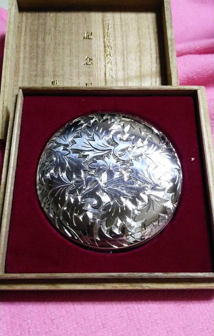 未使用美品 銀製彫金コンパクト 彫金花刻み NACON 95g 箱入り 刻印あり