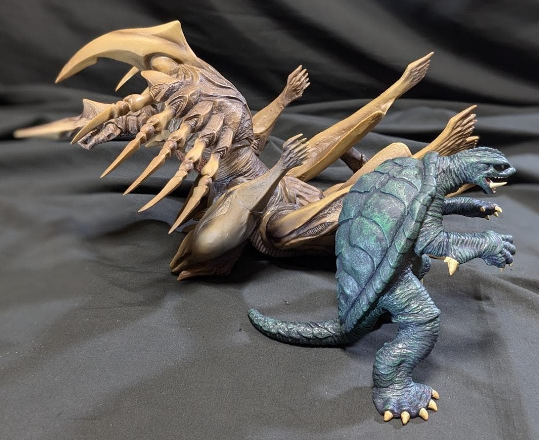 レギオン（エクスプラス）＆ガメラ96（ロケットプロ）ソフビフィギュア２体セット