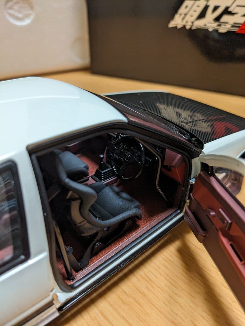 オートアート1/18　トヨタ スプリンター トレノ 頭文字D(AE86)