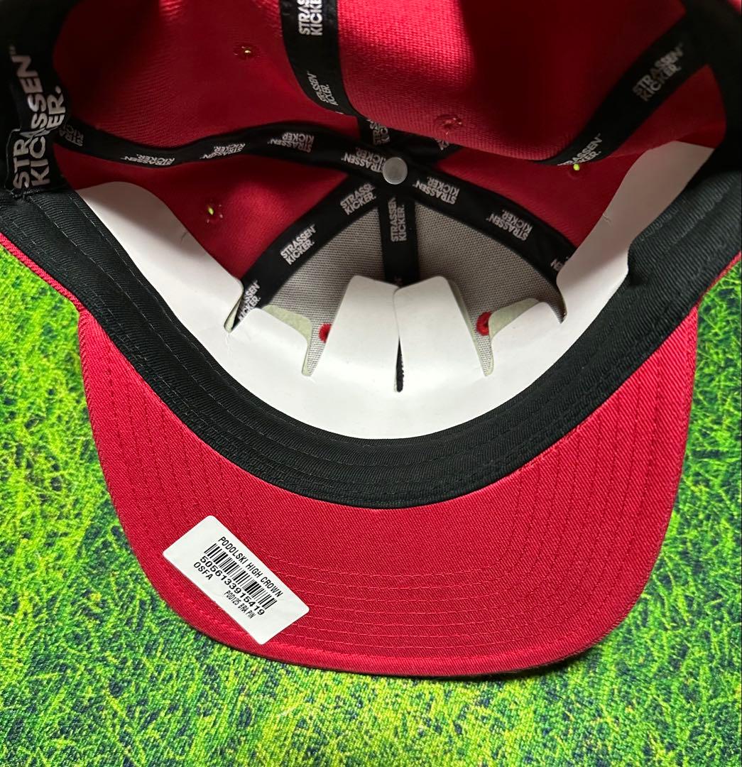 STRASSEN KICKER ポドルスキ　直筆サイン入りキャップ　フィギュア