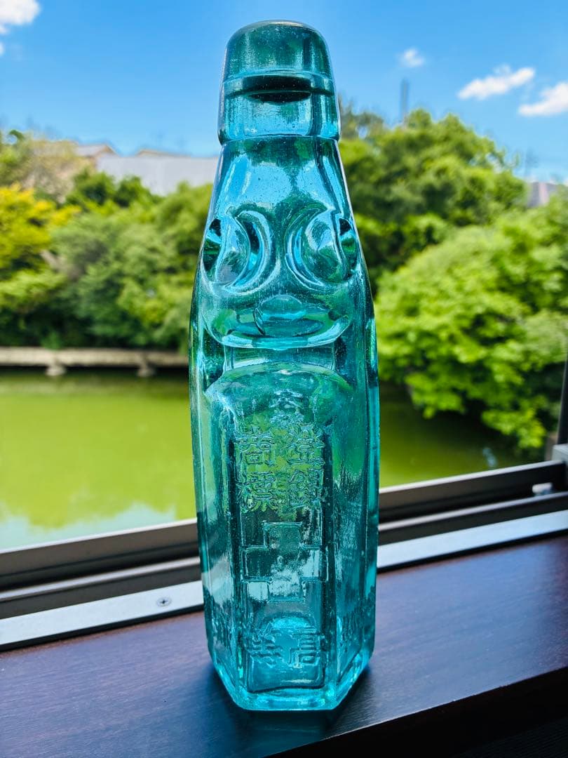 昭和レトロ　戦前エンボスラムネ瓶　おまけ付き　　　　レトロ缶ジュース　スプライト