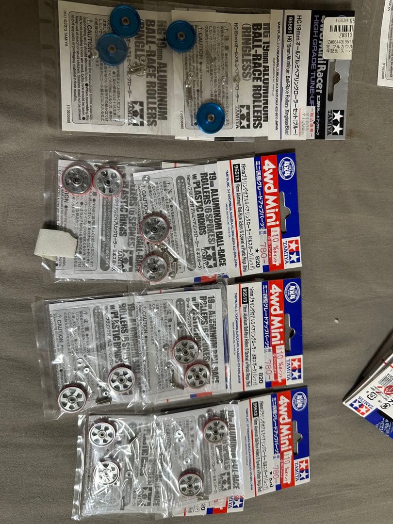 ミニ四駆パーツまとめ売り純正赤ローラ多数! (ローラー未使用)12日まで!