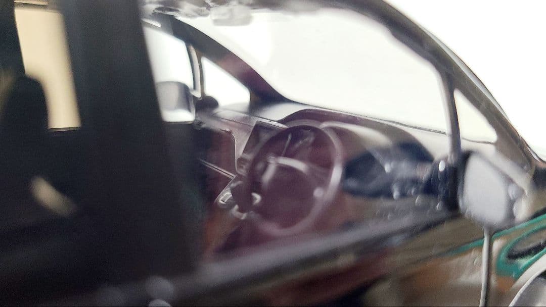 トヨタ 80系 ヴォクシーZS カラーサンプル