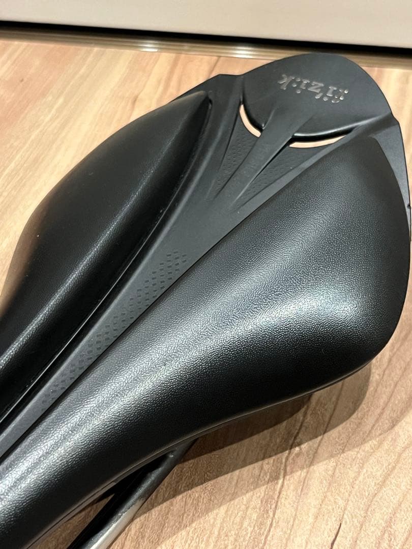 ■Fizik フィジーク■Arione VERSUS Evo アリオネR3