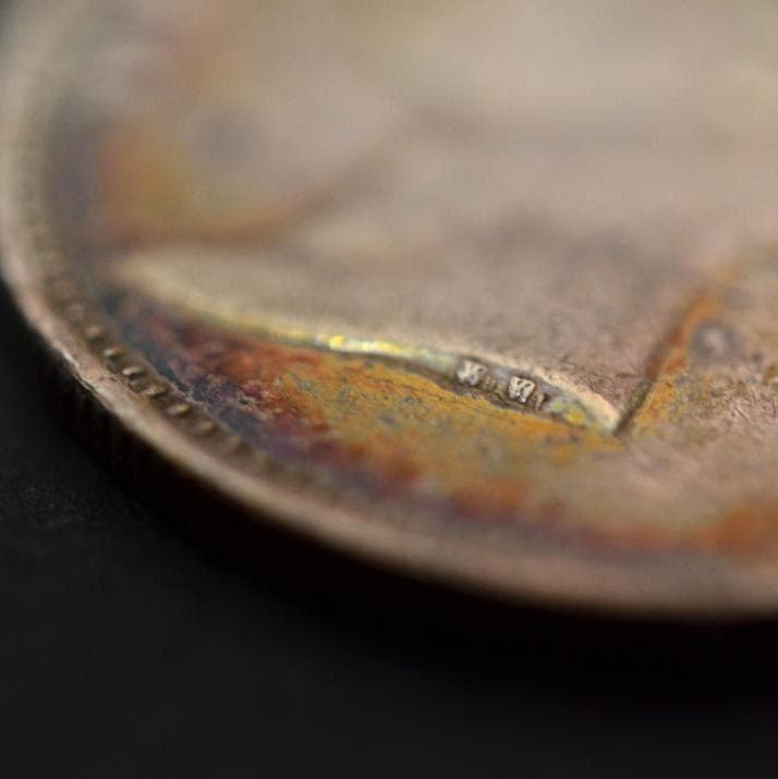 ヴィクトリア 1ルピー銀貨 1840年 世界に1点だけ！魅惑のレインボートーン