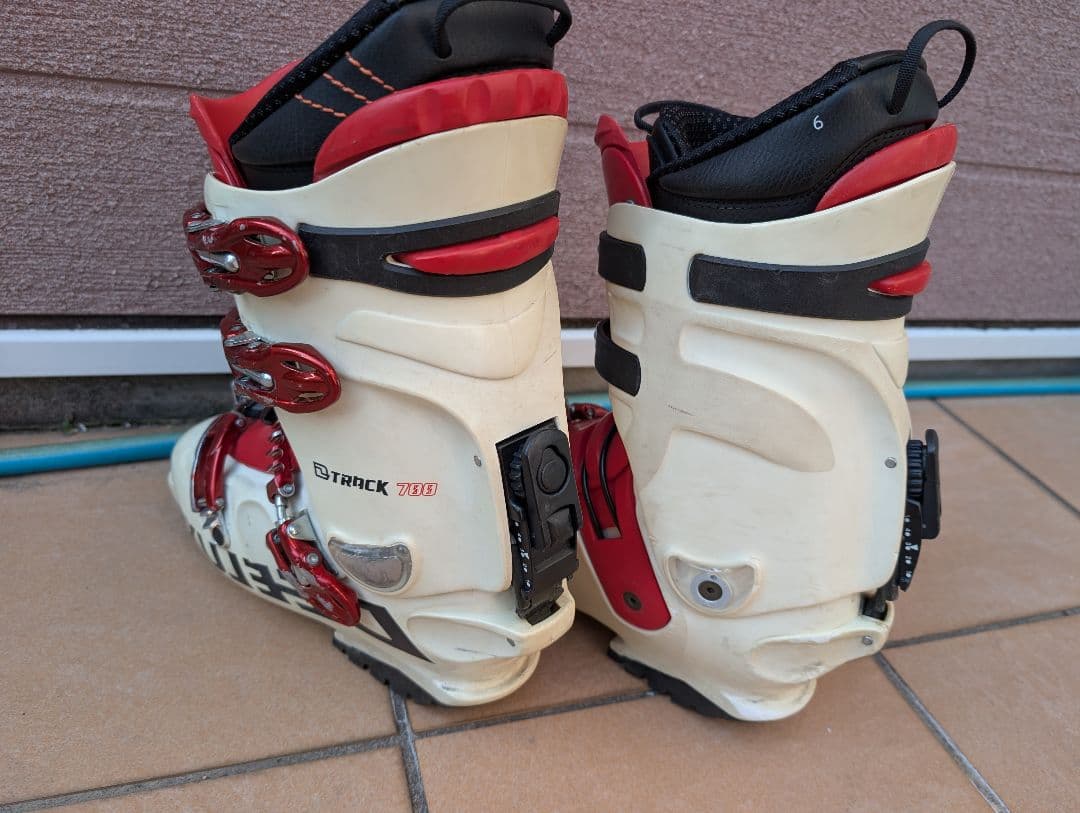 ディーラックス　アルペンブーツ　TRACK 700 25センチ