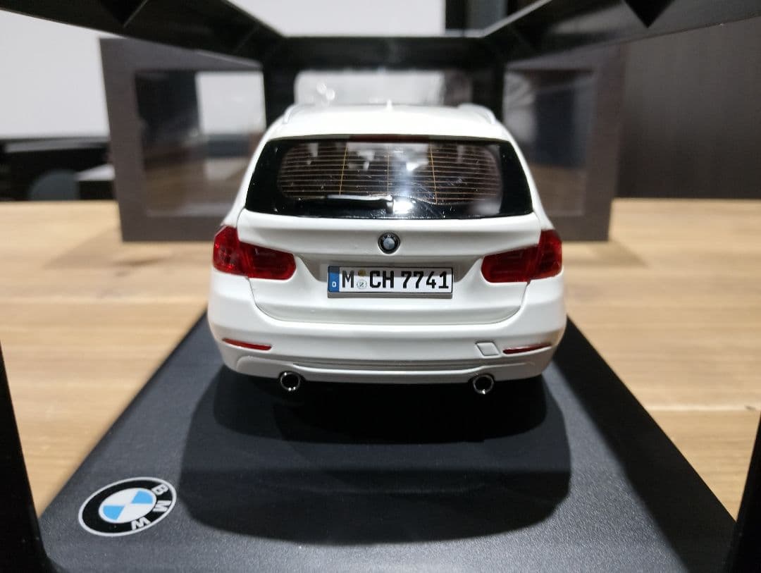 夢伝説　1/18  3シリーズ ツーリング F31ミニカー　ホワイト