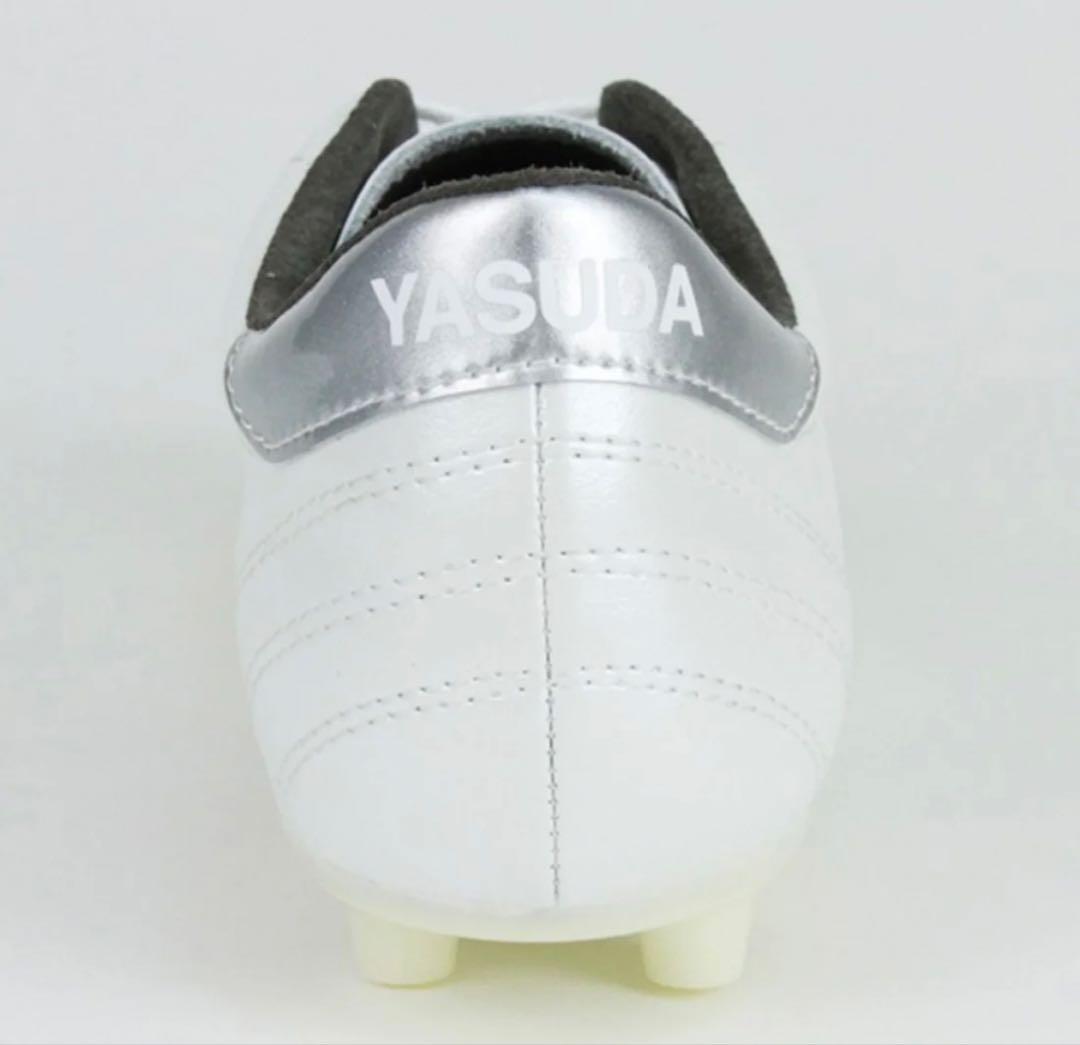 ヤスダ サッカースパイクシューズ ホワイト/シルバー