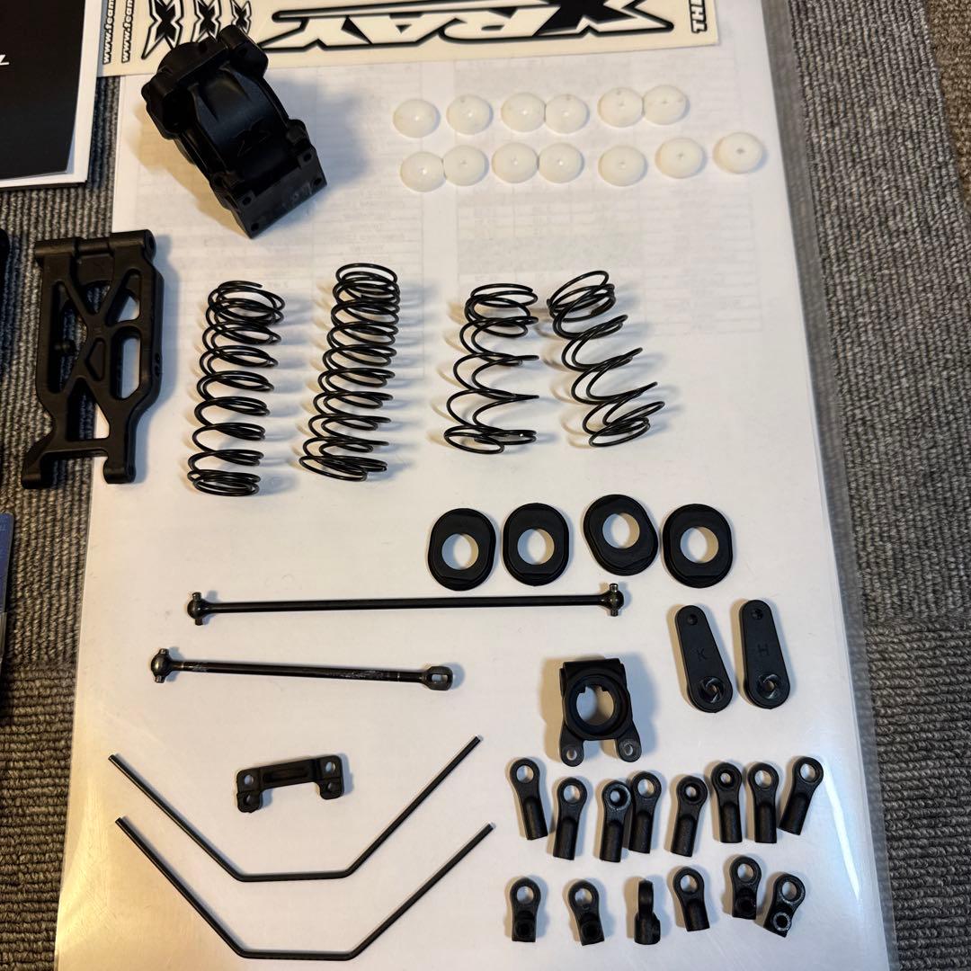 XRAY XB4 2024 ダート仕様　未塗装ボディ付き