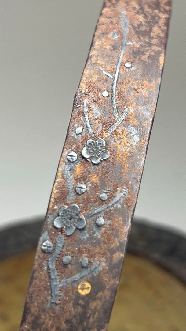 平安泰山堂作 注ぎ口下に「泰山堂造」持ち手金銀象嵌 鉄瓶 1475g トサコサ