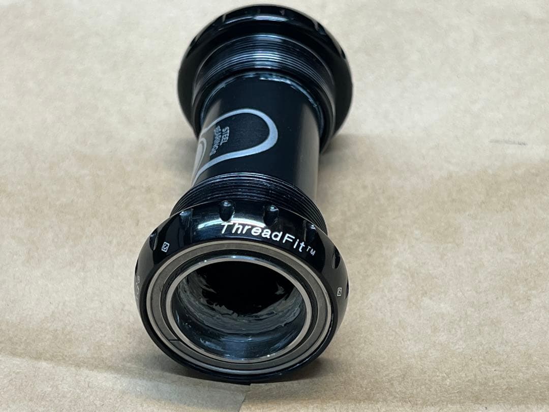 CHRIS KING ThreadFit™ 24 ボトムブラケット ブラック