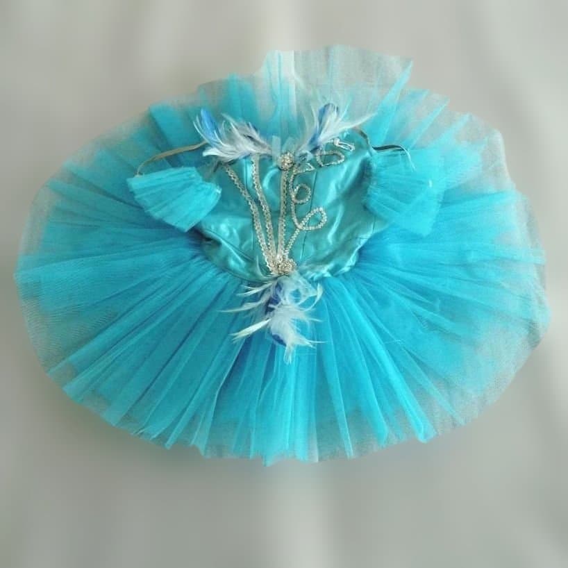 バレエ　シルビア製5号　水色クラシックチュチュ　髪飾り、袖付2着まとめ