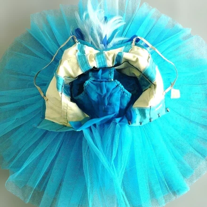 バレエ　シルビア製5号　水色クラシックチュチュ　髪飾り、袖付2着まとめ