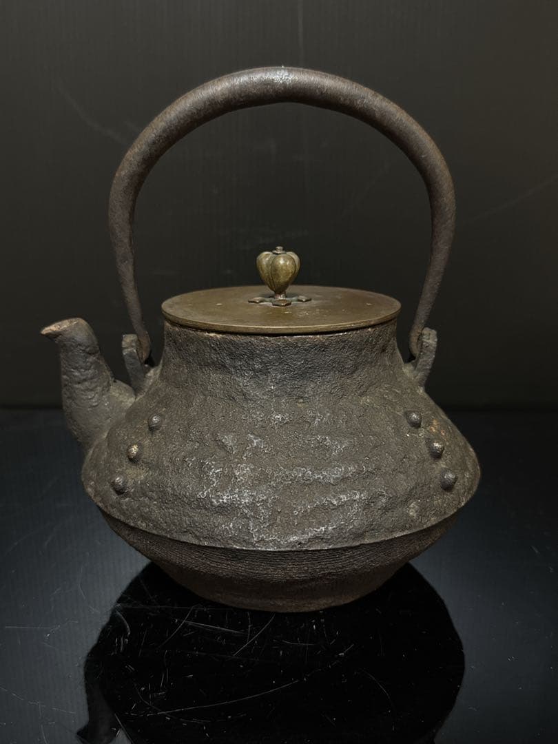 古代型 胴款 提手銀粒象嵌 宣徳蓋付 鉄瓶 茶道具