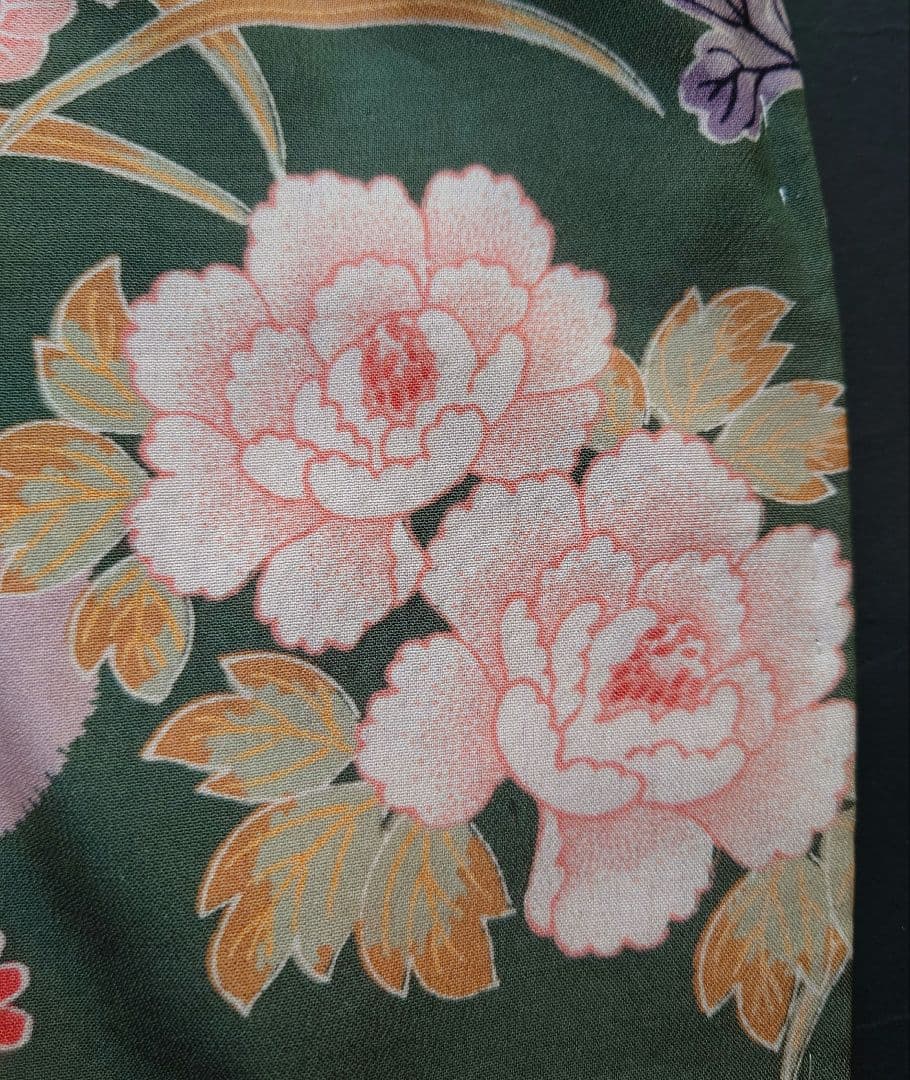 市松人形の着物　薄手の縮緬　振り袖　古布　袷　比翼付き　15号52cm用　帯付き