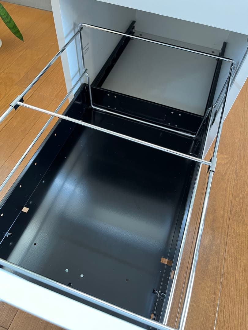 未使用品　イタリア ファントーニ　サイドキャビネット　8.3万　ワゴン　モダン