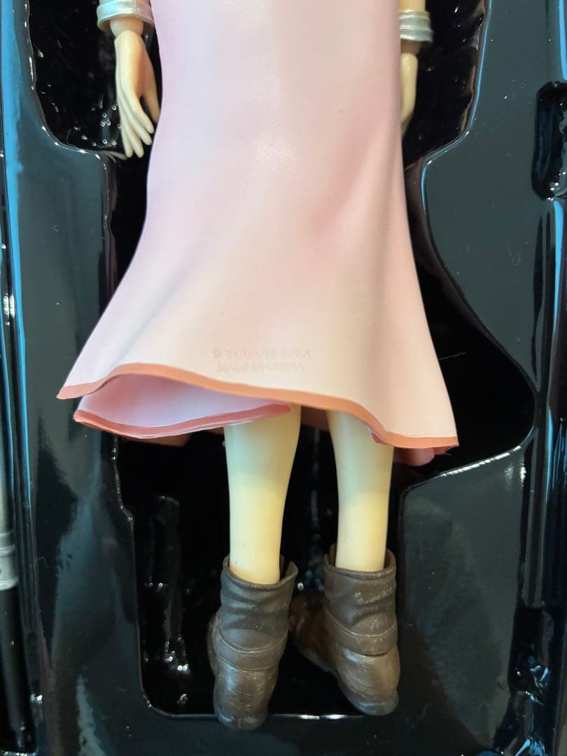 ファイナルファンタジー FF7 エアリス プレイアーツ改 クライシスコア