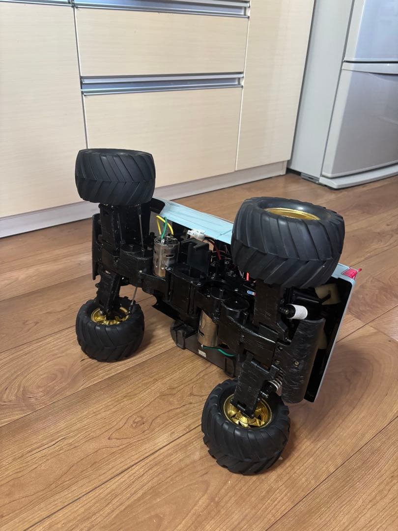 ブラックフット　ツインモーター　4WD