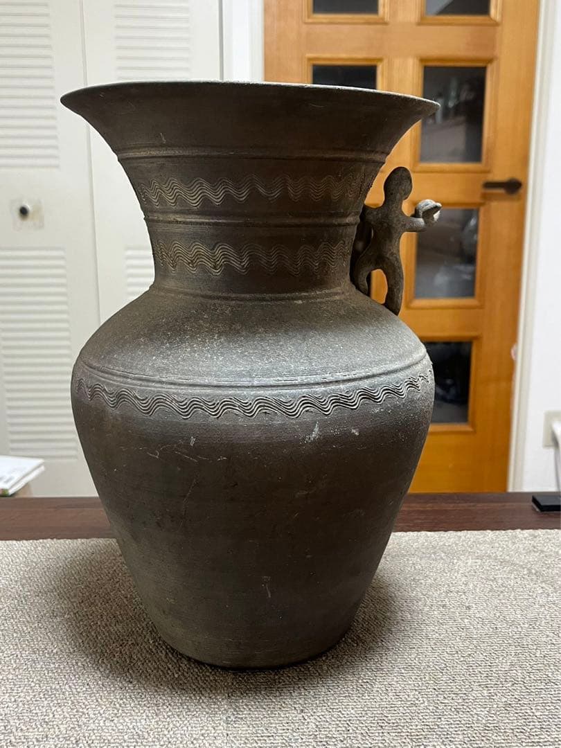 中国　古美術 黒陶 古代朝鮮 高台付壺 祭器 旧蔵品　花印嵌文