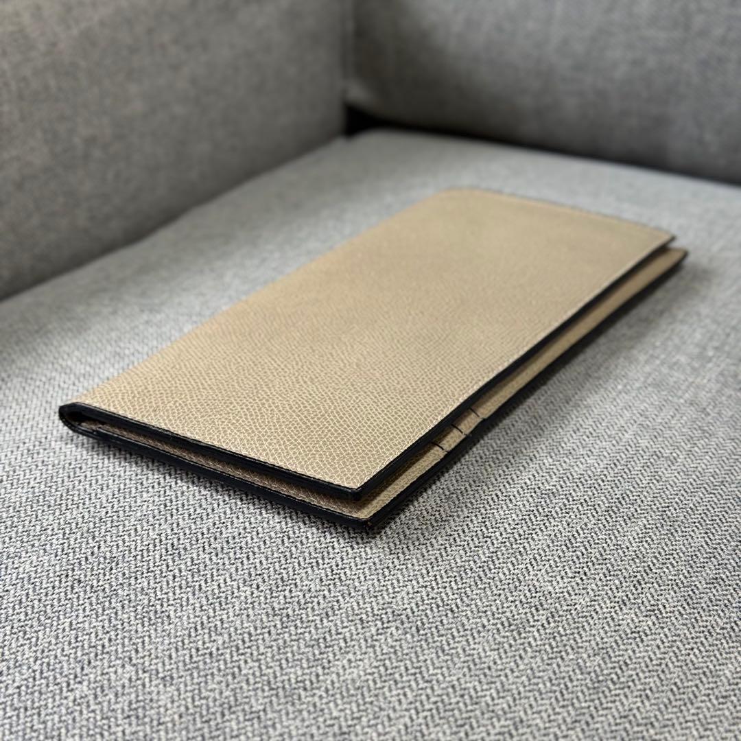 ヴァレクストラ パスポートケース 6カード トラベルドキュメントホルダー