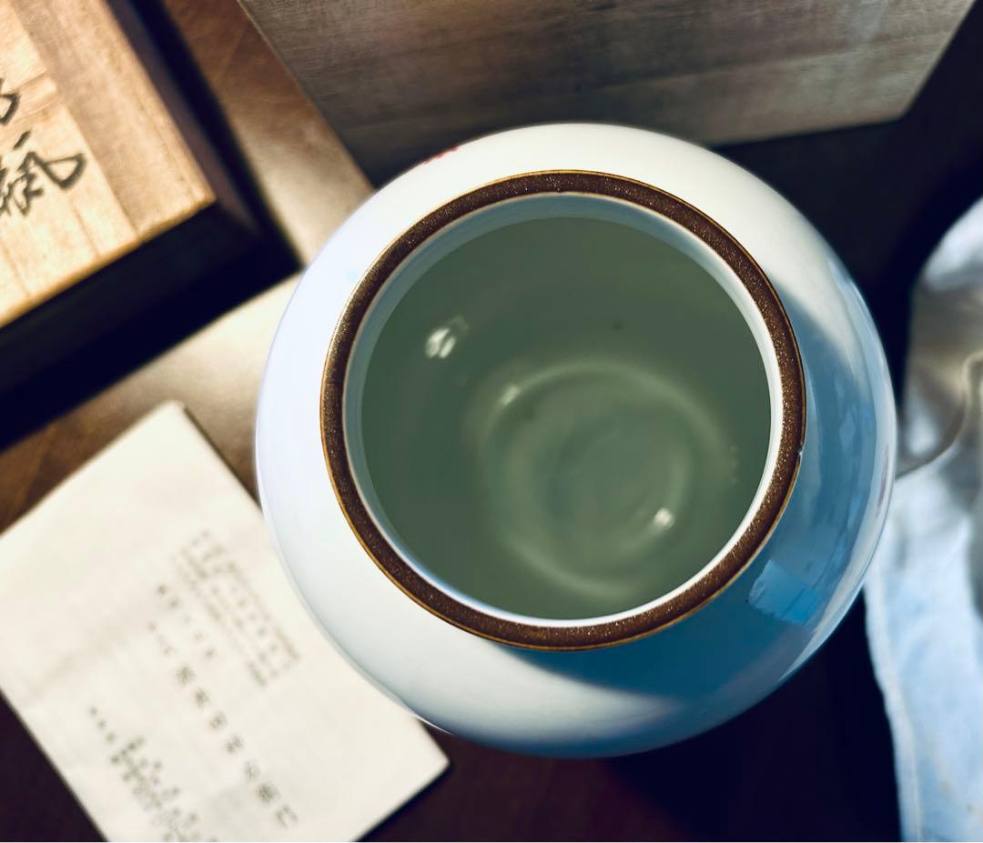 人間国宝　十三代　酒井田柿右衛門　濁手錦花　花瓶　共箱付き