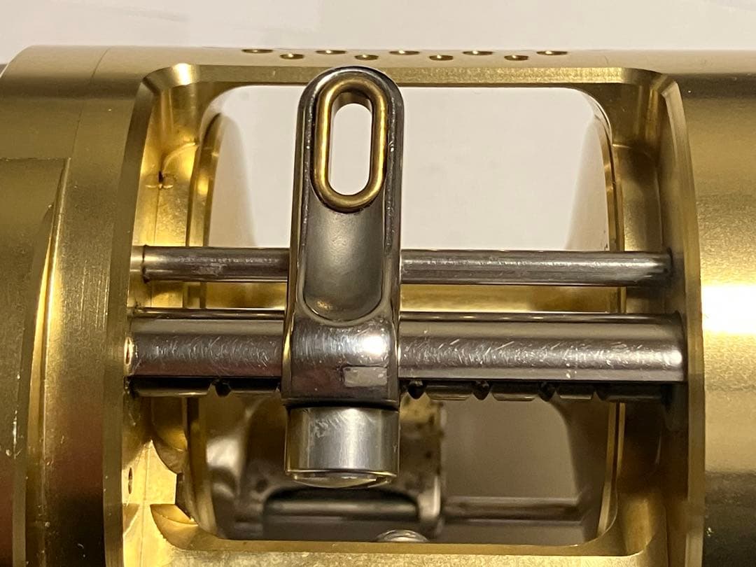 シマノ01カルカッタコンクエスト 400 RH444 ベイトリール 右ハンドル