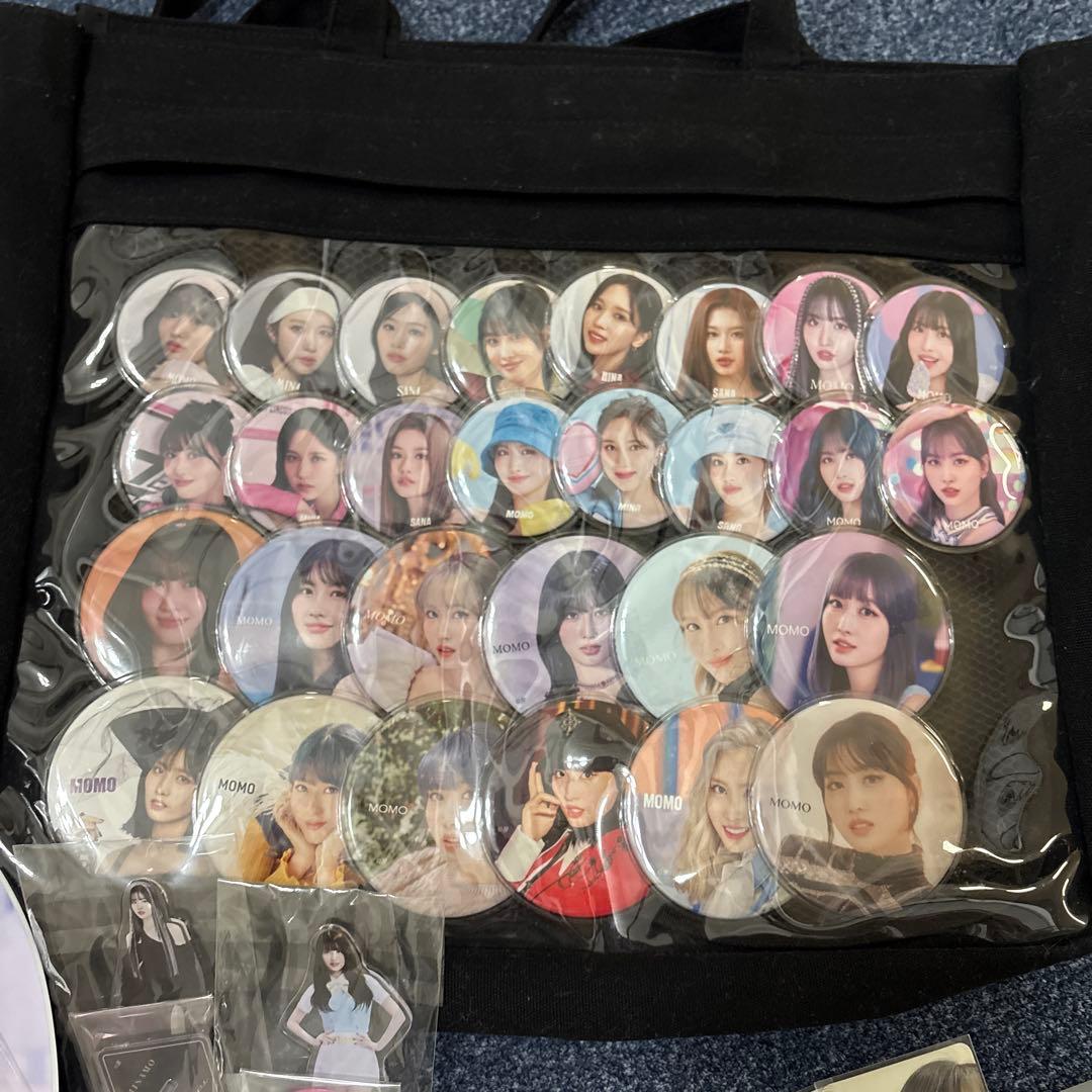 TWICE モモ　モブリー　缶バッチ