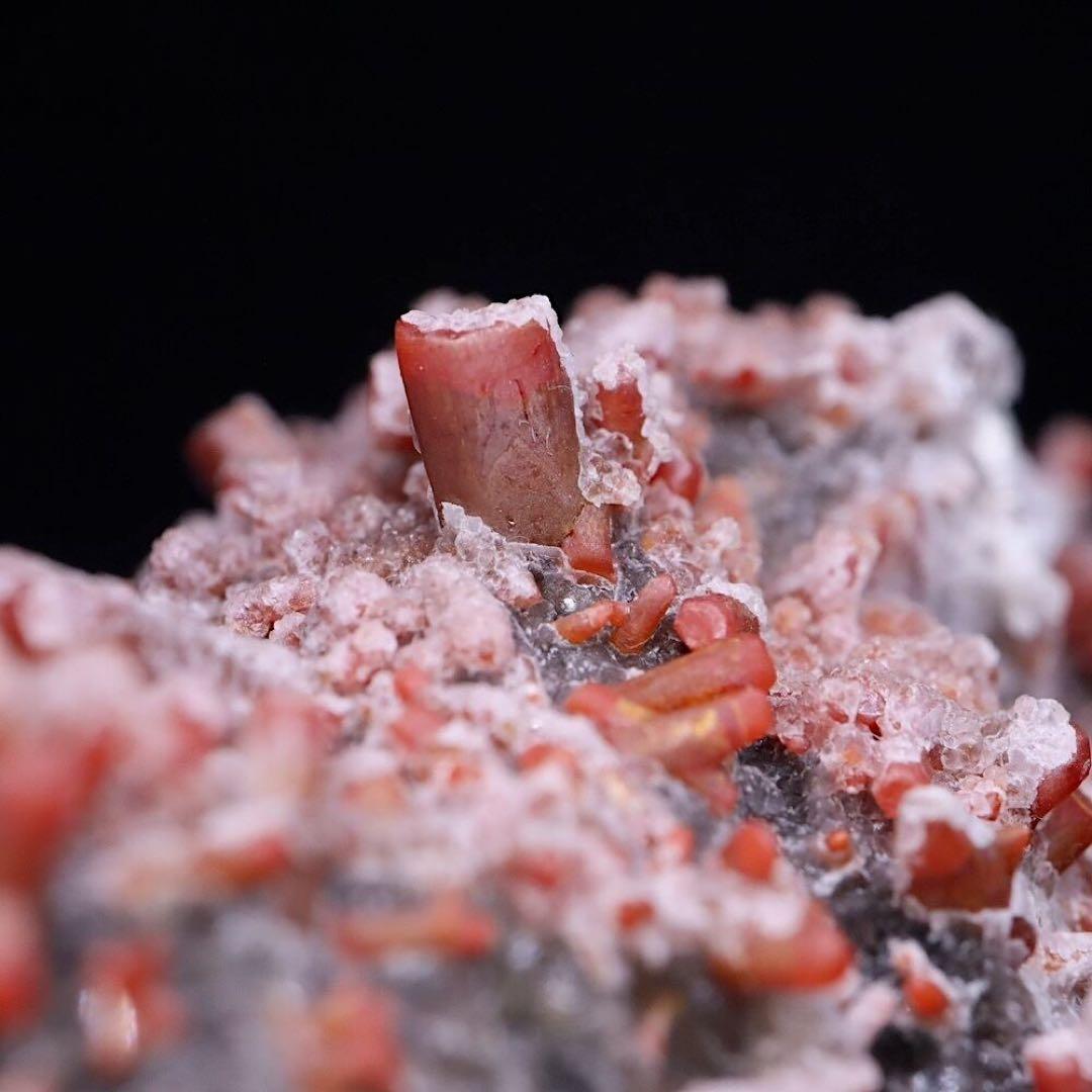 褐鉛鉱 バナジン鉛鉱 バナジナイト 119.8g VND087天然石 原石