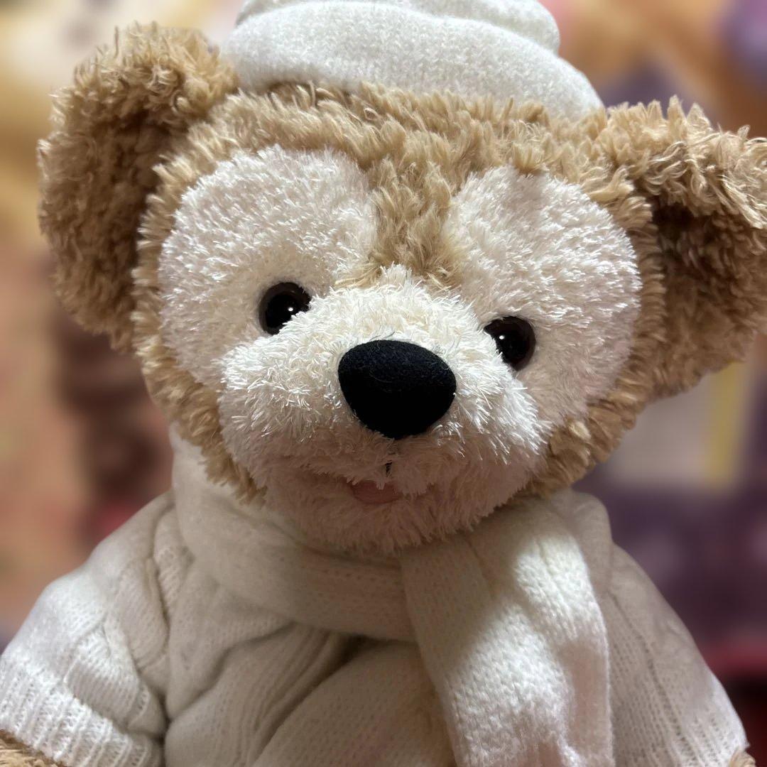 ダッフィーのぬいぐるみ 白セーターとマフラー付き