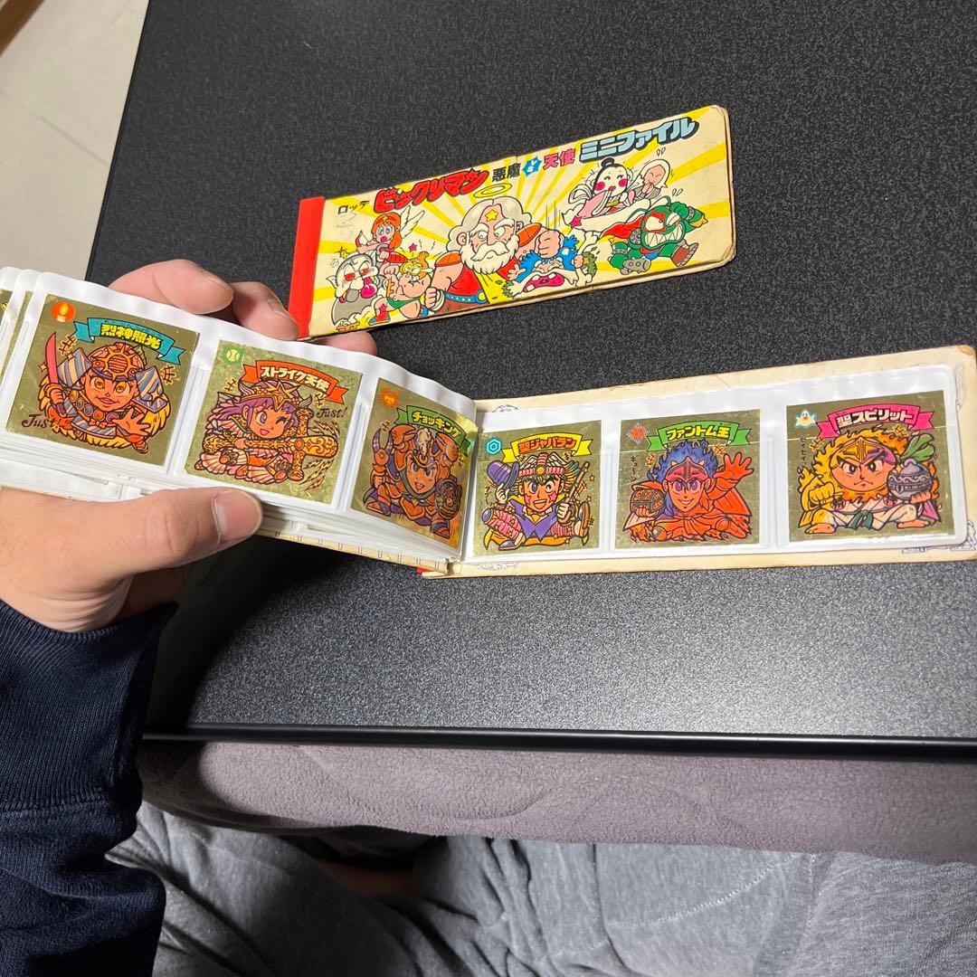 ビックリマンシールです。ケース付き（2枚）