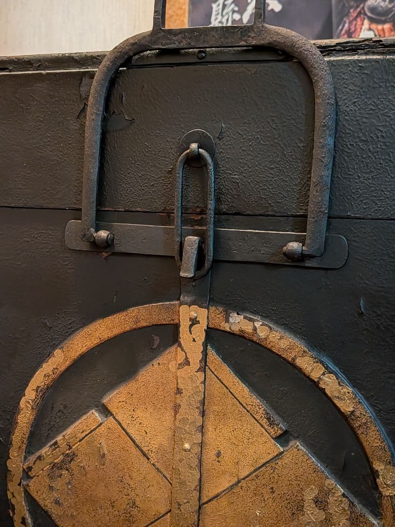 江戸時代前期変形四ツ菱御家紋入り甲冑用鎧櫃リペア扱いジャンク武具本歌難有り当時物