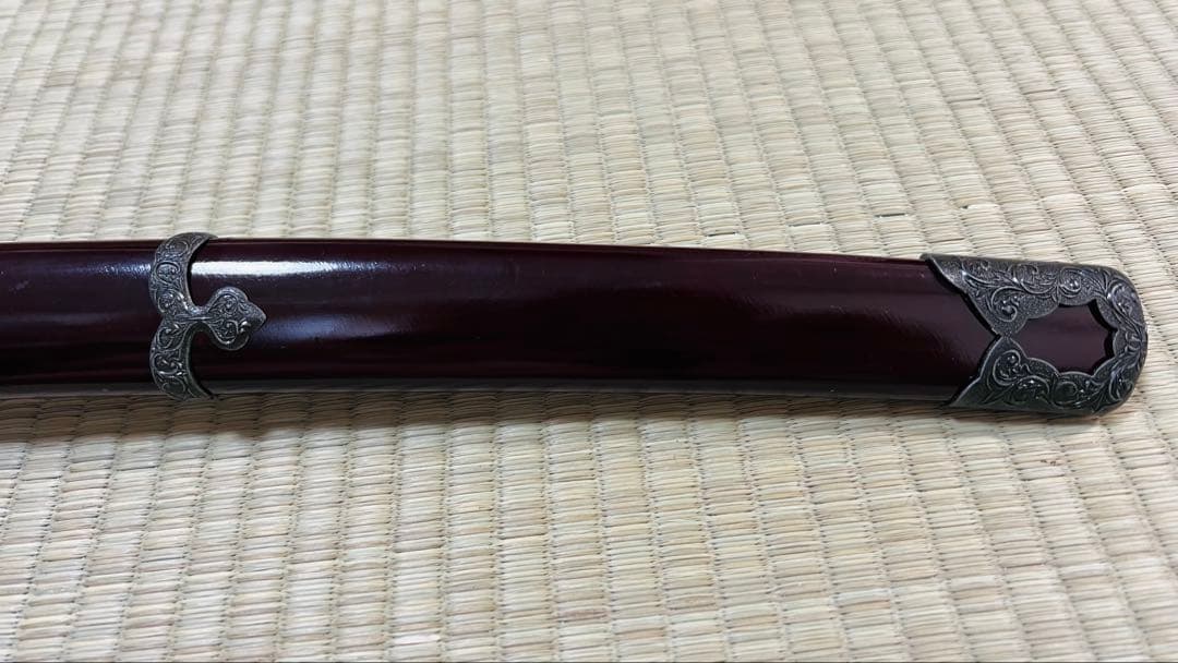 模造刀 陣太刀 源義経太刀拵え 茶呂塗り鞘 刃文直刃 龍目貫 251020-3