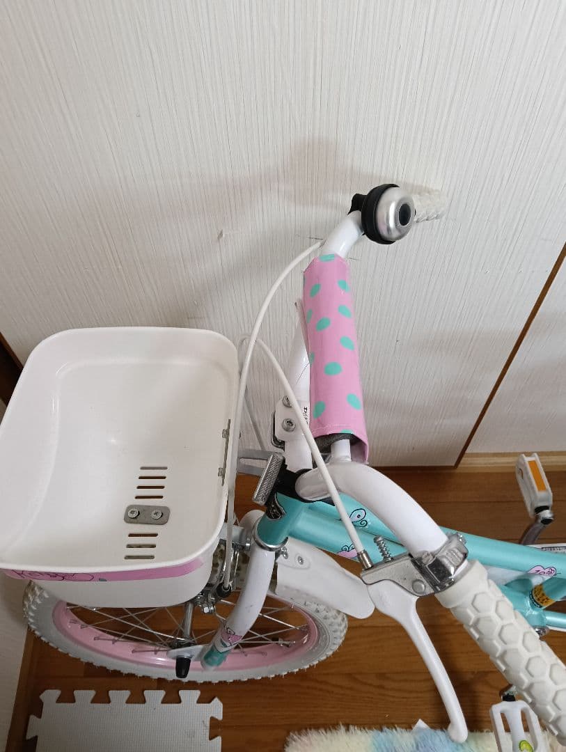 幼児用自転車 水色とピンクのドット 18インチ 引き取り限定